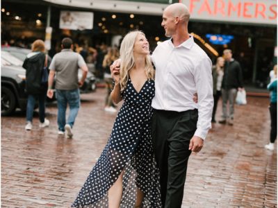 Rainy Seattle Engagement | Pikes Place Market & Discovery Park